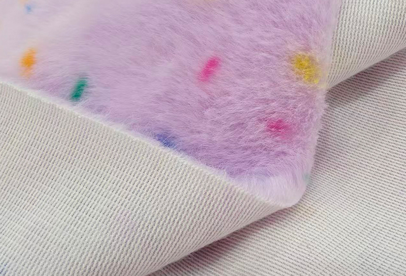 カラフルなドットが付いた純粋なポリエステルのフェイクミンクプリント カラフルなドットが付いた純粋なポリエステルのフェイクミンクプリント